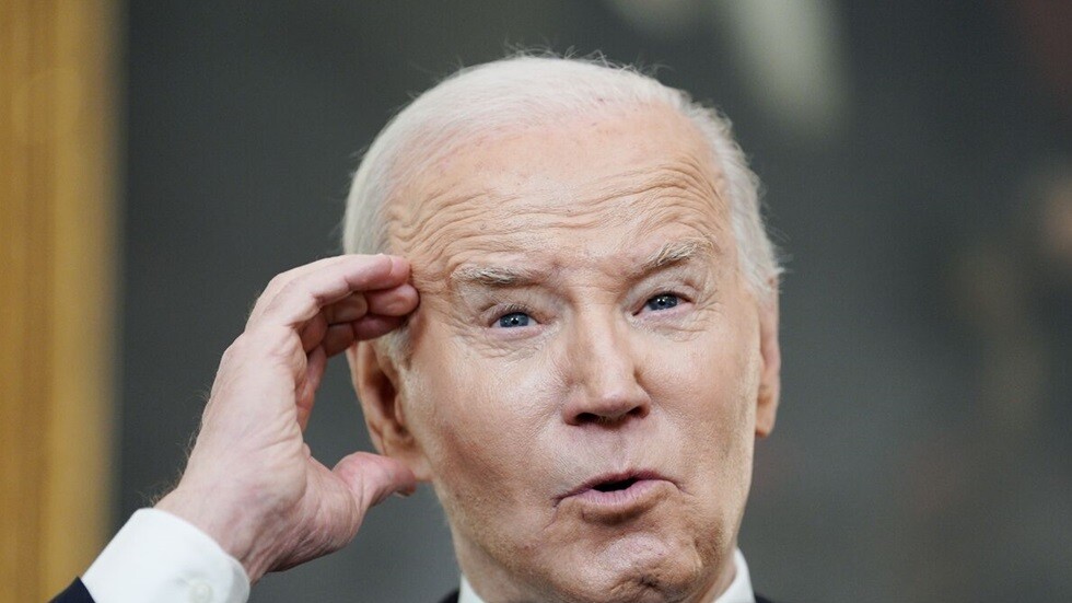 بايدن يرد بفظاظة على سؤال أحد الصحافيين حول نائبته هاريس