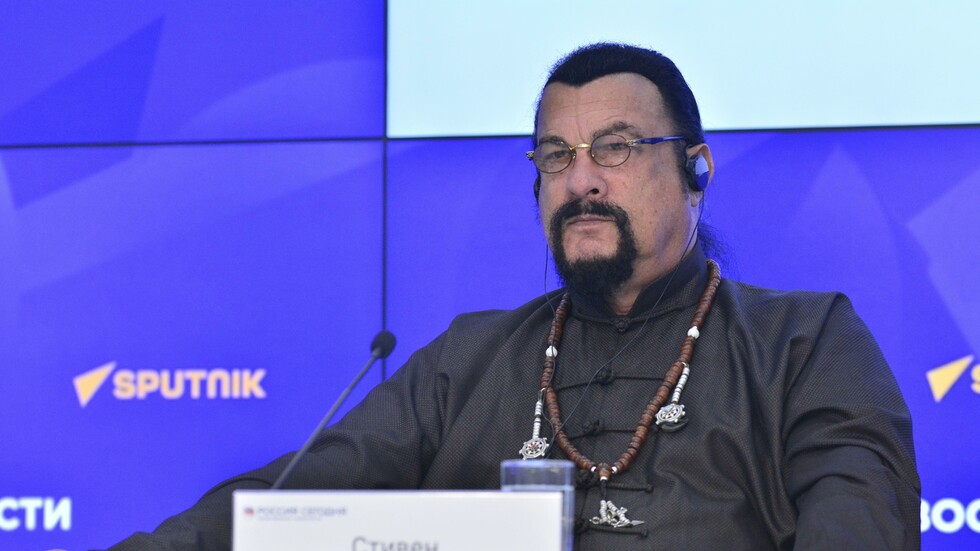 ممثل هوليودي شهير يدعو دول العالم للوقوف في وجه "الوحش الغربي" ومنع اندلاع حرب عالمية ثالثة