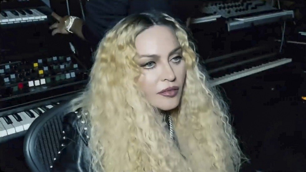 "قدمت عرضا إباحيا دون سابق إنذار".. أحد معجبي مادونا يرفع دعوى قضائية ضدها