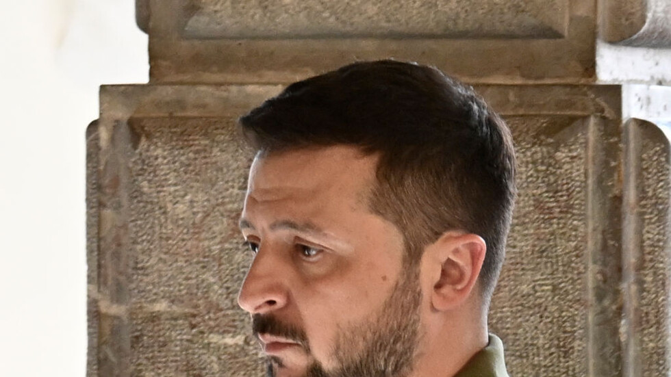 زيلينسكي يشتكي من أن روسيا تنتج أسلحة أسرع من الغرب مجتمعا