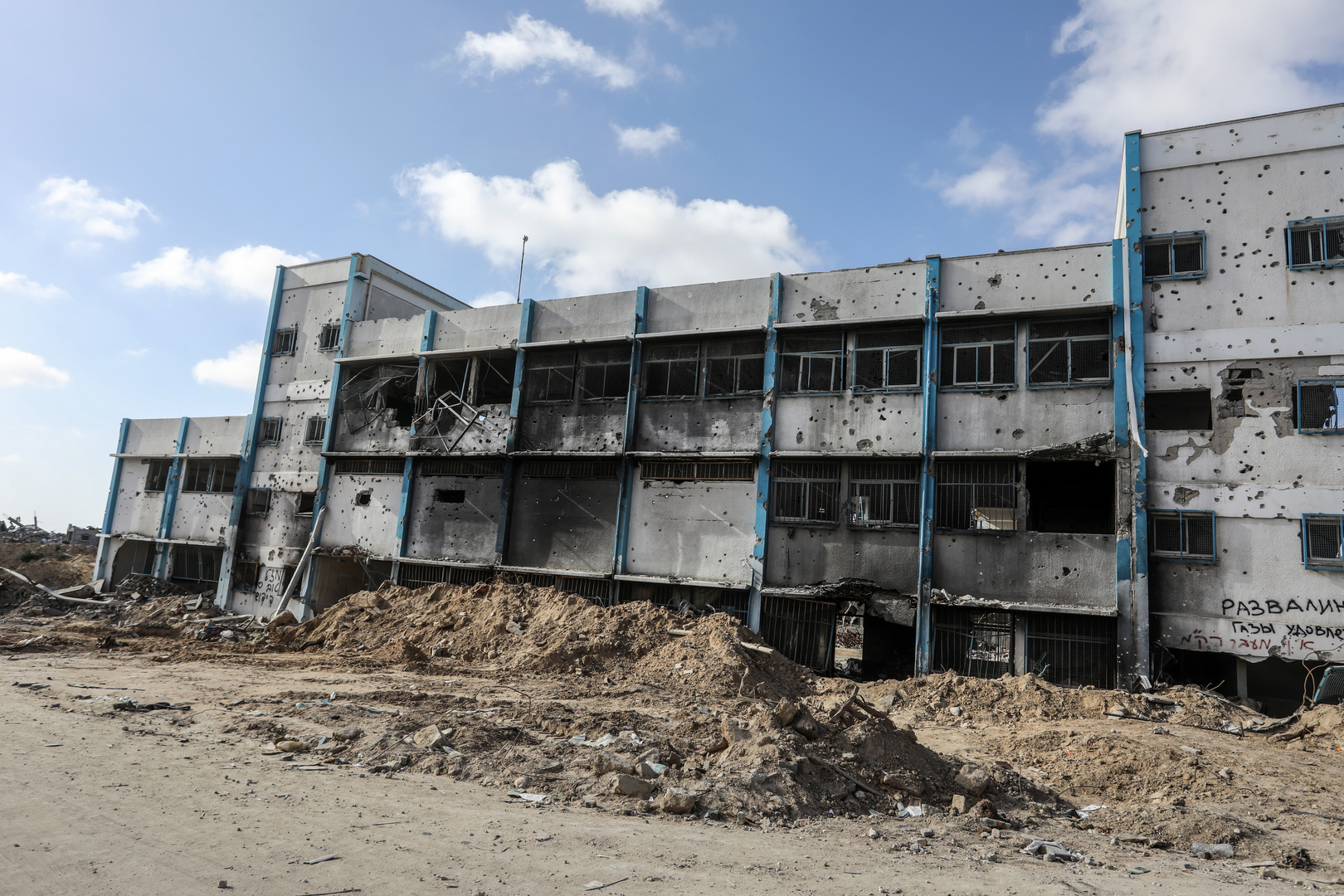 مدرسة مدمرة تابعة لـ(الأونروا)  شرق مدينة خان يونس جنوب غزة