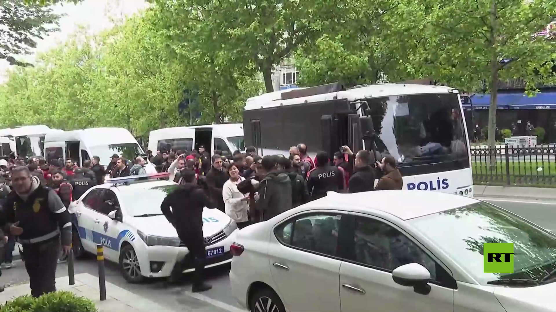 بالفيديو.. شرطة إسطنبول تعتقل العشرات في مظاهرات عيد العمال العالمي