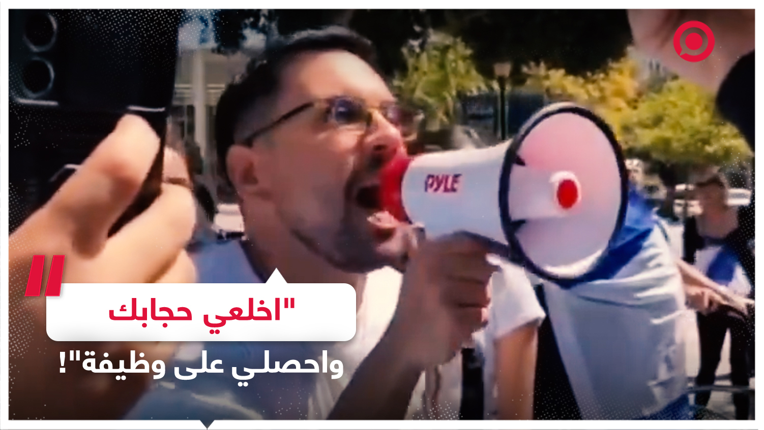 متظاهر مساند لإسرائيل بجامعة كاليفورنيا يهتف بعبارات مناهضة للإسلام