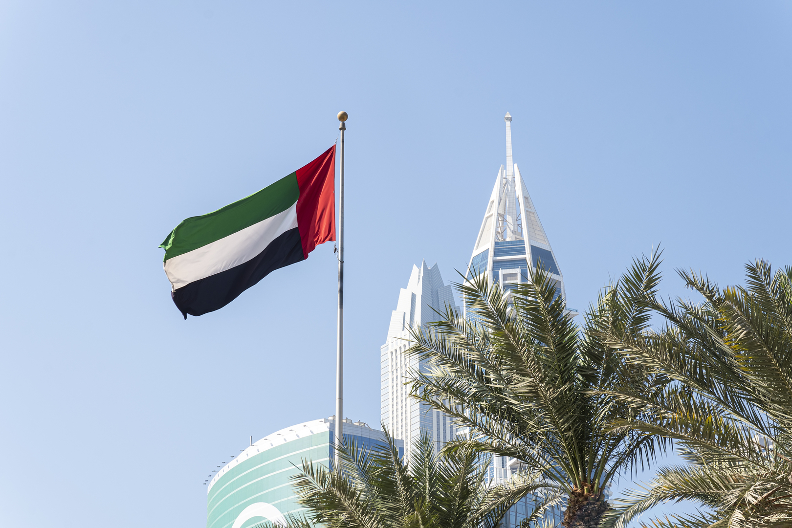 وفاة الشيخ طحنون بن محمد آل نهيان والرئيس الإماراتي ينعاه