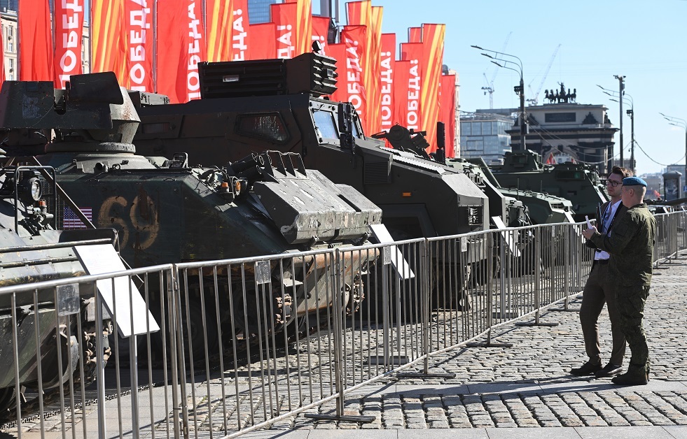 عرض الغنائم العسكرية الغربية في موسكو يثير ردود أفعال صاخبة في بريطانيا
