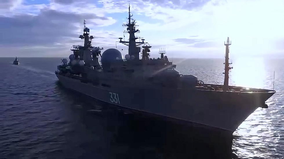 روسيا تنزل إلى المياه سفنا حربية جديدة