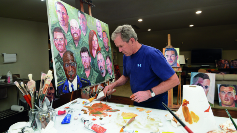 جورج بوش الابن يتفرغ للرسم.. وجوه من خط في لوحاته؟