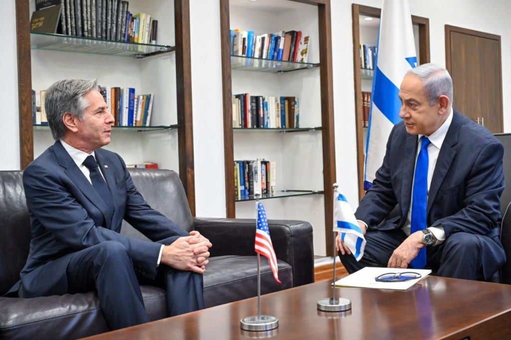ئيس الوزراء الإسرائيلي بنيامين نتنياهو ووزير الخارجية الأمريكي أنتوني بلينكن