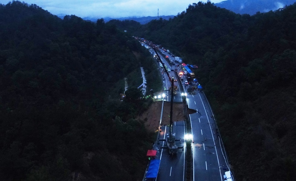 ارتفاع حصيلة ضحايا انهيار طريق سريع جنوب الصين إلى 48 شخصا
