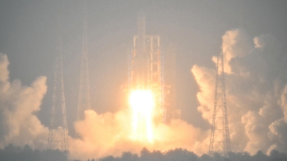 الصين تطلق المسبار Chang’e-6 لجلب التربة من الجانب الآخر للقمر