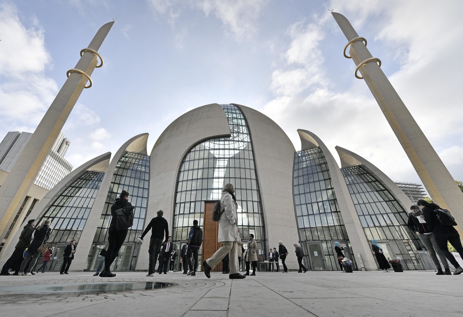 استطلاع: القرآن يسود على القانون بالنسبة لـ 68% من الشباب العرب بألمانيا