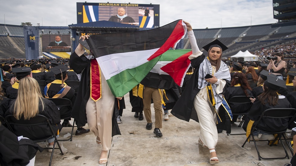 احتجاج مناهض للحرب في غزة وسط أجواء حفل التخرج بجامعة ميشيغان الأمريكية