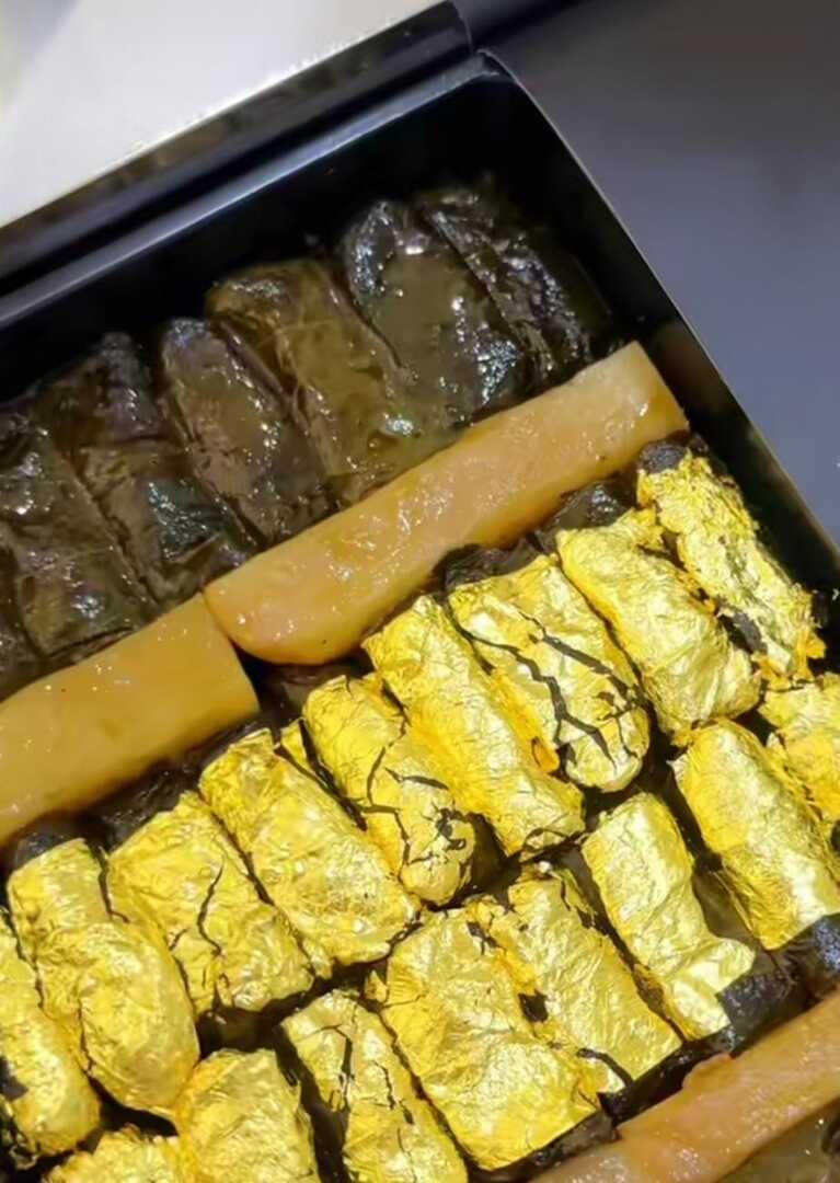 بسعر خيالي.. مطعم كويتي يقدم وجبة طعام مطلية بالذهب (فيديو)