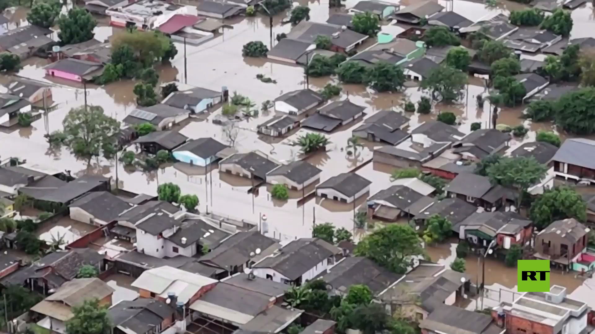 تصوير جوي يظهر آثار فيضانات عارمة في مدينة برازيلية