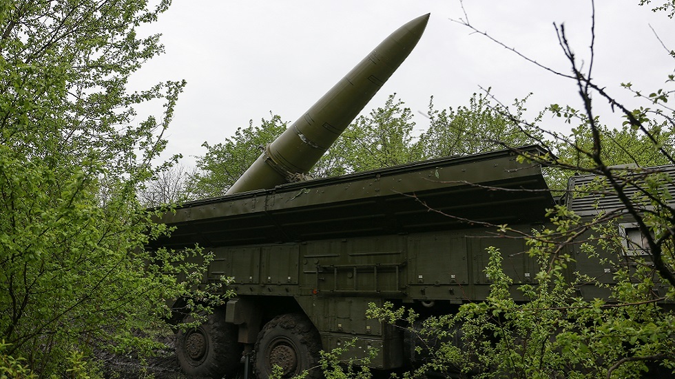 قاذفة لمنظومة صواريخ  "إسكندر- إم" التكتيكية الروسية خلال تدريبات (صورة أرشيفية)