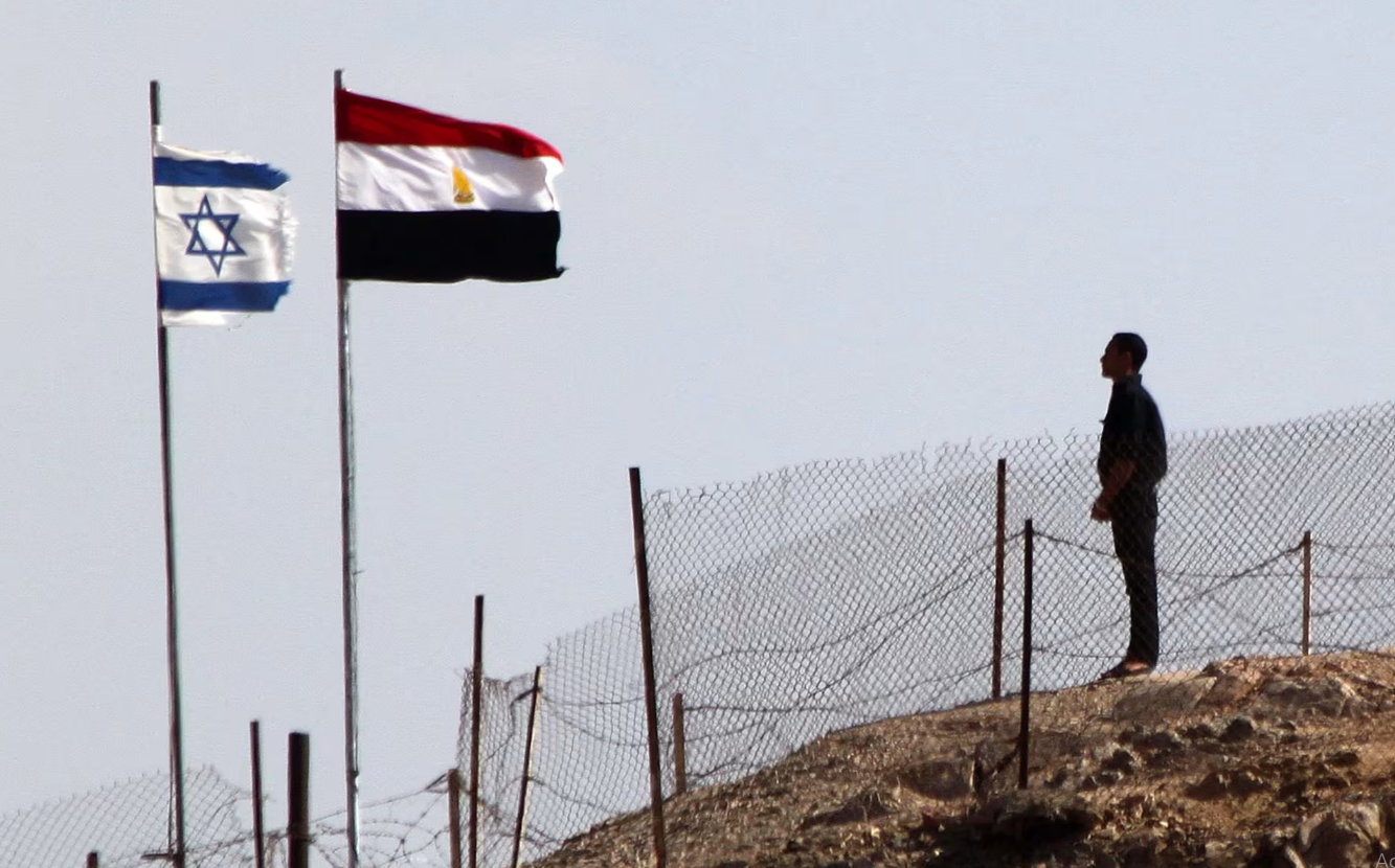 تقرير: مصر ترفع مستوى التأهب العسكري في شمال سيناء