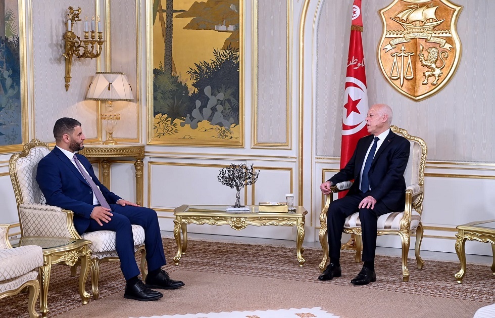 الرئيس التونسي قيس سعيد ووزير الداخلية الليبي عماد مصطفى الطرابلسي
