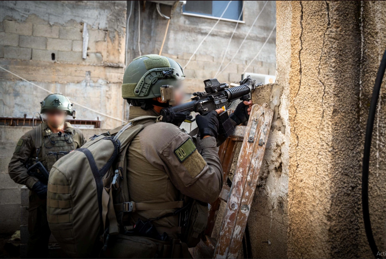 الجيش الاسرائيلي يعلن مقتل ضابطي احتياط في هجوم جوي نفذه حزب الله قرب المطلة