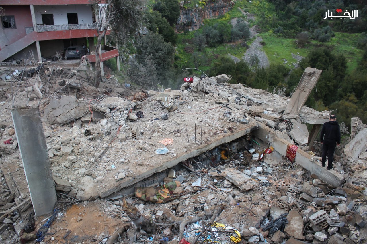 أضرار الغارة الإسرائيلية على مركز الإسعاف في بلدة الهبارية، جنوب لبنان