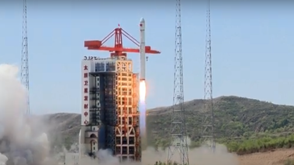 الصين تنجح بإطلاق صاروخ فضائي جديد صديق للبيئة