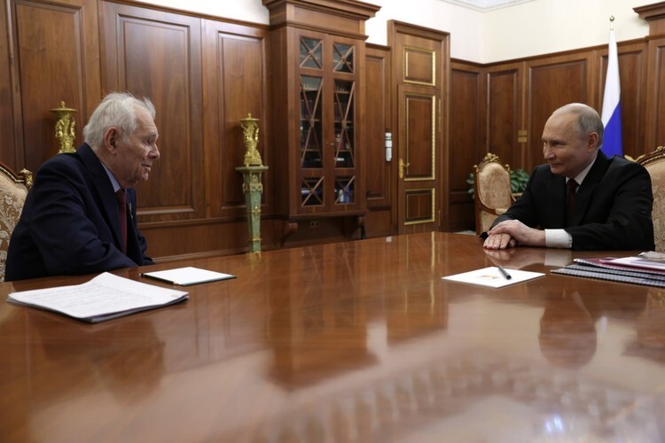 بعد حفل التنصيب الرئاسي.. بوتين يلتقي بالطبيب الشهير روشال ومعلمته فيرا غوريفيتش