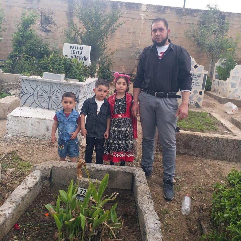 تفاصيل مرعبة.. سوري يقتل زوجته وأطفاله الـ 3 خنقا وشنقا وينشر فيديو يعترف بتفاصيل الجريمة (صورة)