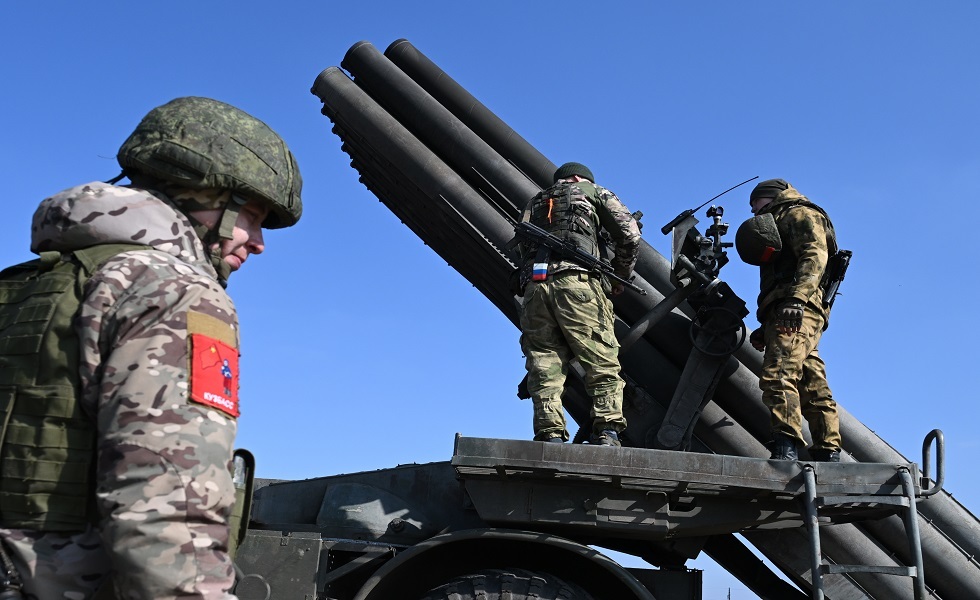 شويغو يهنئ تشكيلات في الجيش الروسي على تحرير أراض جديدة في خاركوف ودونيتسك