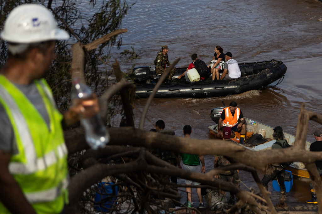 ارتفاع حصيلة ضحايا فيضانات البرازيل إلى 83 قتيلا (فيديوهات)