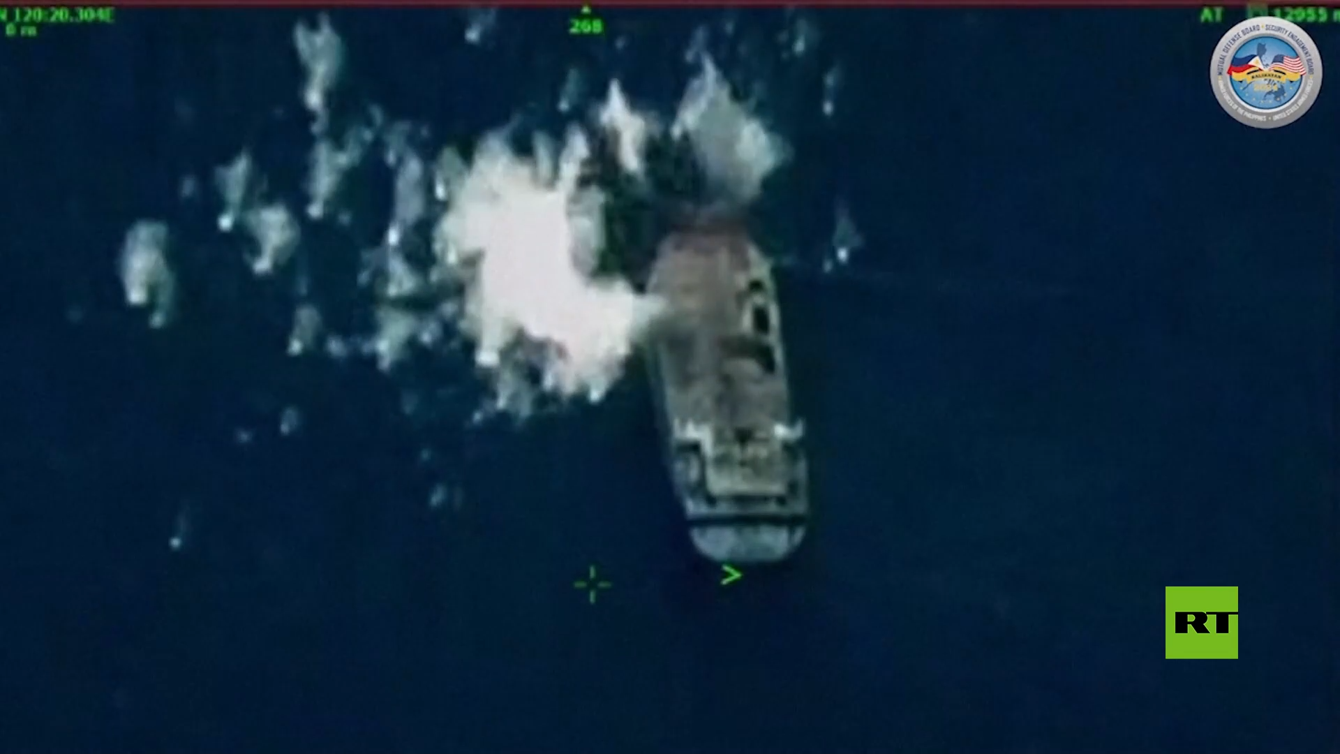 شاهد.. غرق سفينة معادية خلال التدريبات الأمريكية والفلبينية في بحر الصين الجنوبي المتنازع عليه