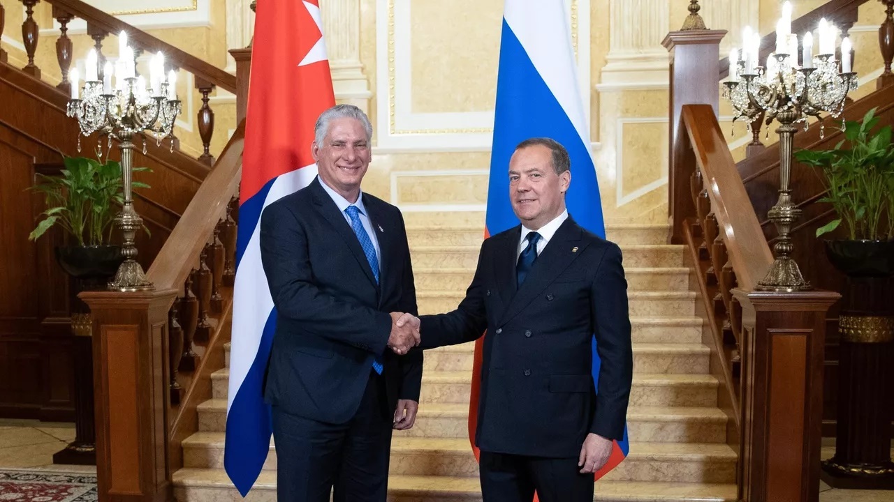 نائب رئيس مجلس الأمن الروسي دميتري ميدفيديف و الرئيس الكوبي ميغيل دياز كانيل