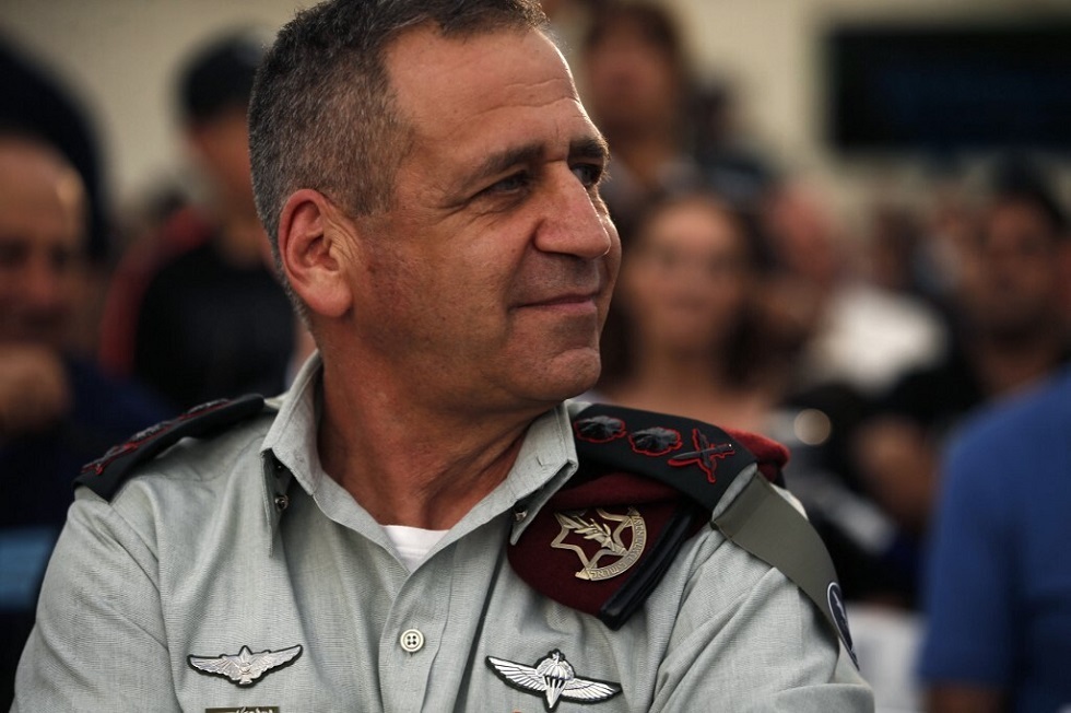 كشف من خلاله تفاصيل مهمة.. قناة عبرية تنشر تسجيلا صوتيا لرئيس أركان الجيش الإسرائيلي السابق