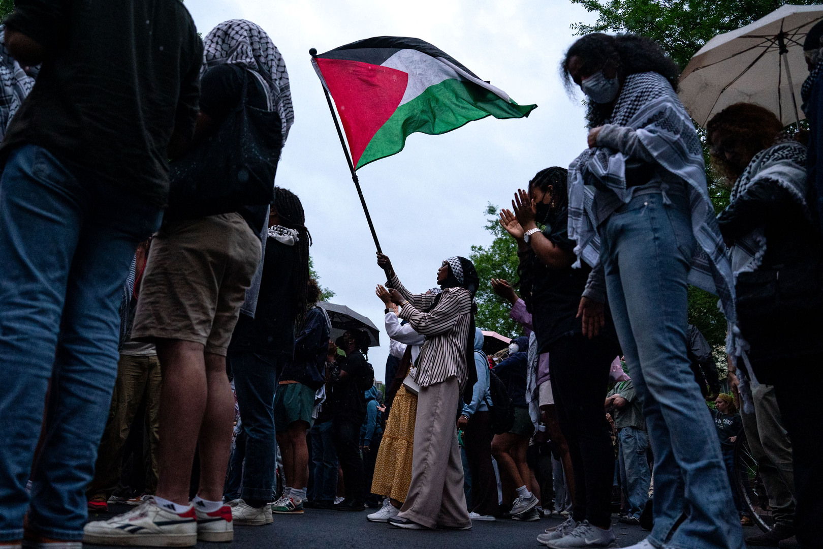 استطلاع رأي يصدم إسرائيل.. الطلاب الأمريكيون يؤيدون المحتجين ودعم لحماس ورفض حق إسرائيل بالوجود