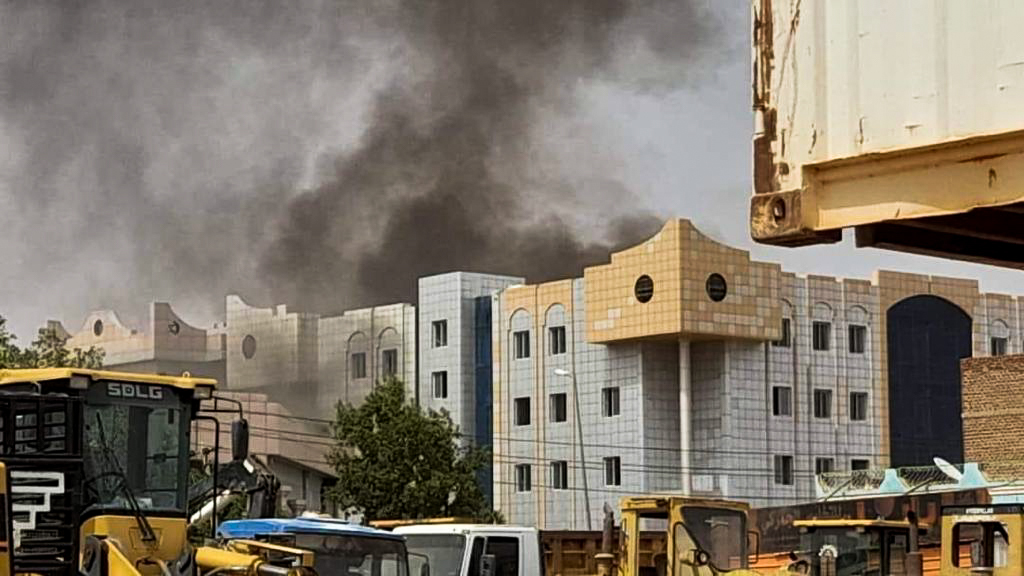 دخان ودمار بمدينة الفاشر بشمال دارفور، أرشيف