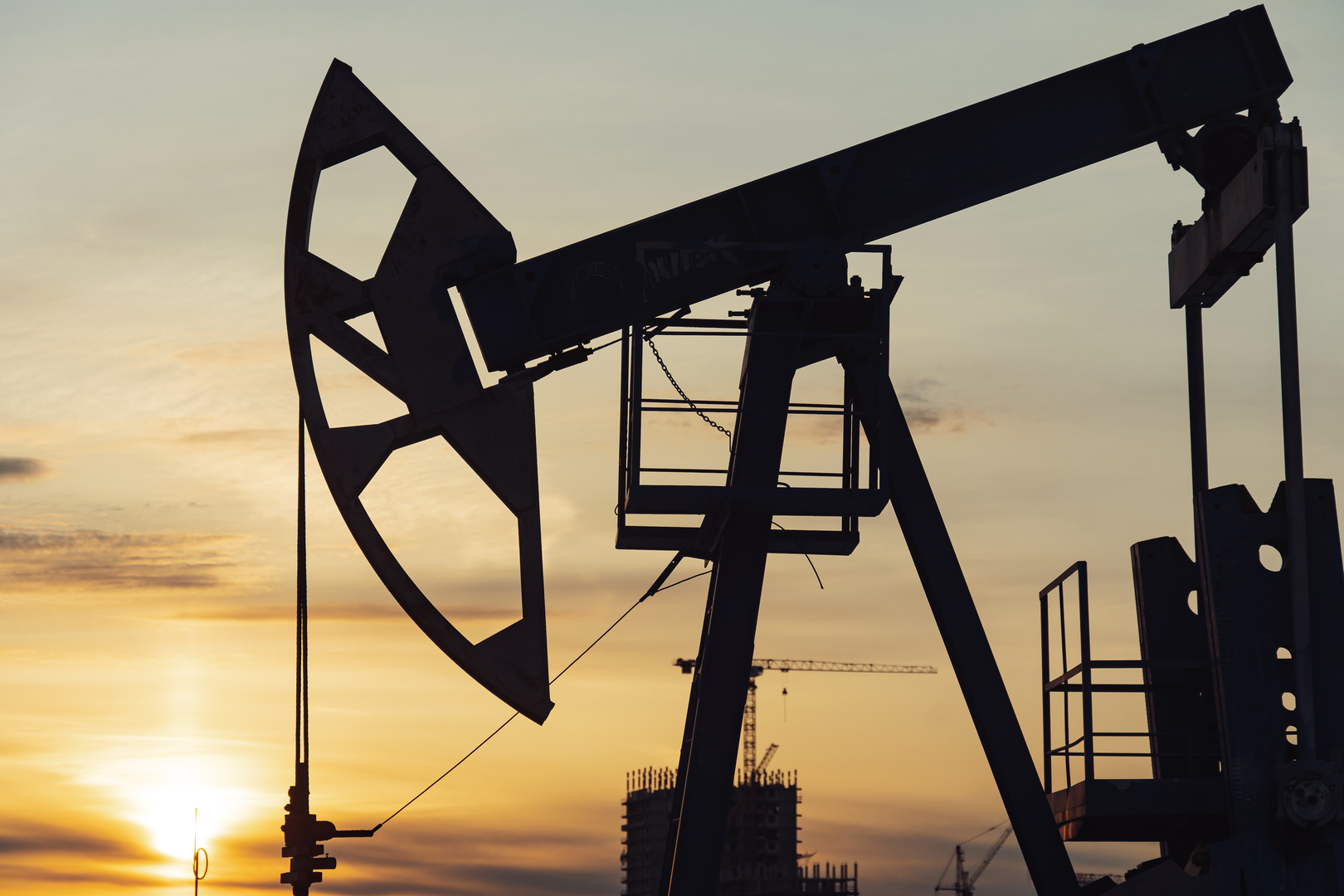 استقرار أسعار النفط بانتظار تقرير 