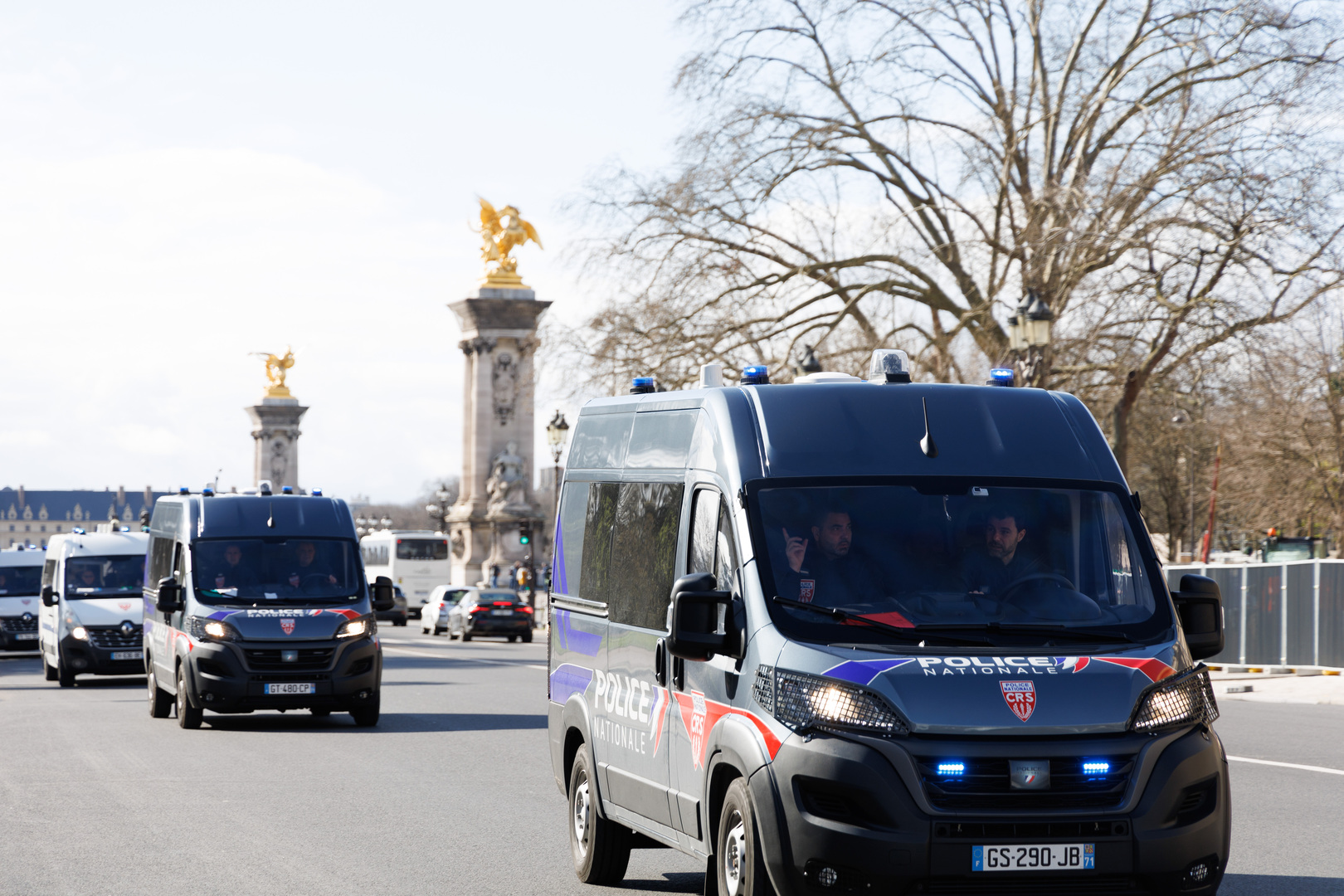 سيارات شرطة في باريس