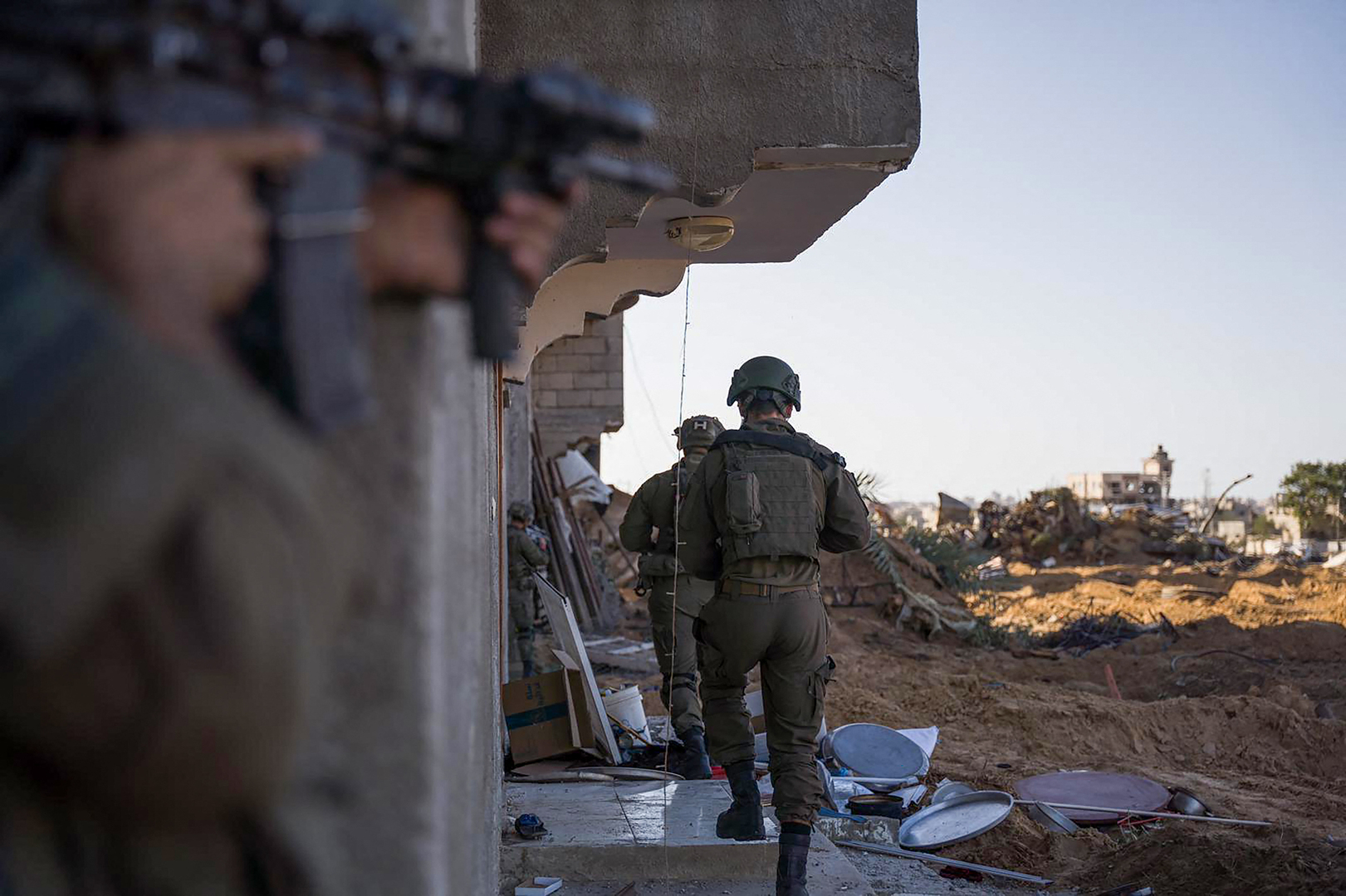 الجيش الإسرائيلي يعلن إصابة عدد من جنوده في معارك شمال غزة بينهم 4 في حالة خطرة