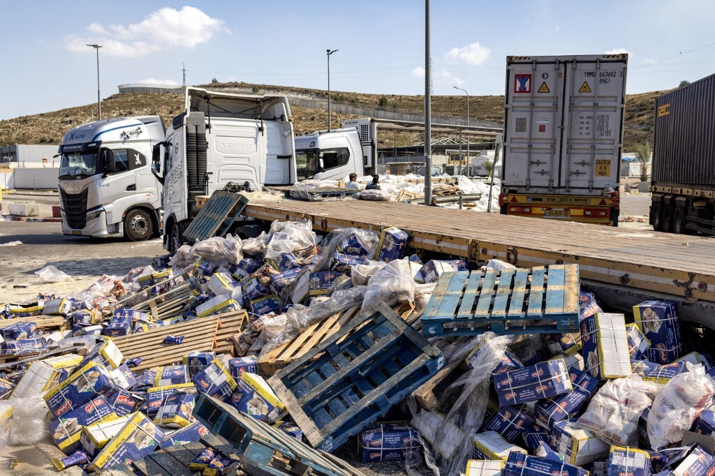 المساعدات التي أتلفها المستوطنون الإسرائيليون، الضفة الغربية، 14 مايو 2024.