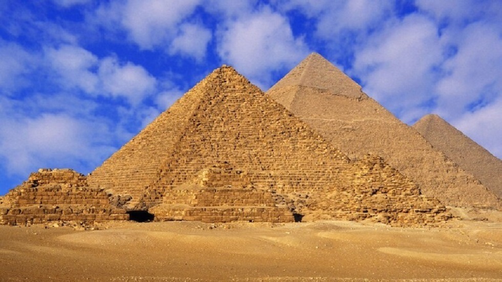 مصر تعلق على أنباء اكتشاف ضخم بجوار الهرم الأكبر