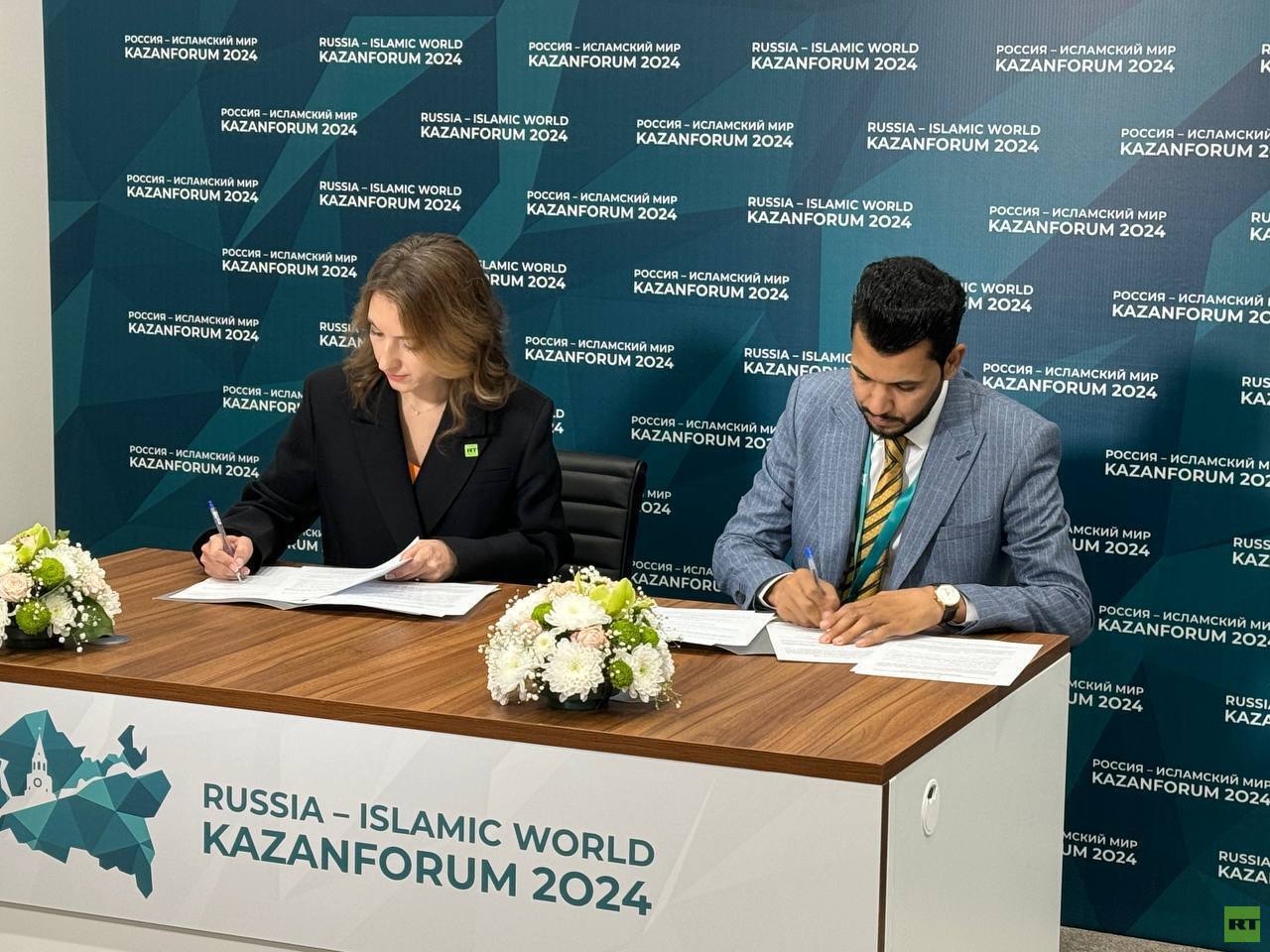 RT توقع عقدي شراكة مع وكالتي الأنباء العراقية واليمنية على هامش منتدى قازان الاقتصادي (صور)