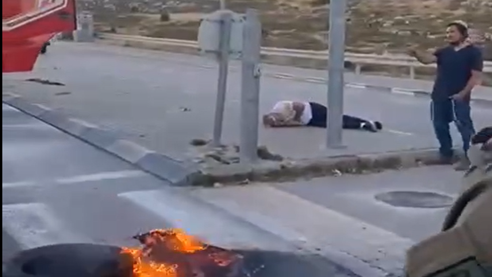 اعتداء مستوطنين إسرائيليين على شاحنة تحمل مساعدات إلى غزة.. فيديو