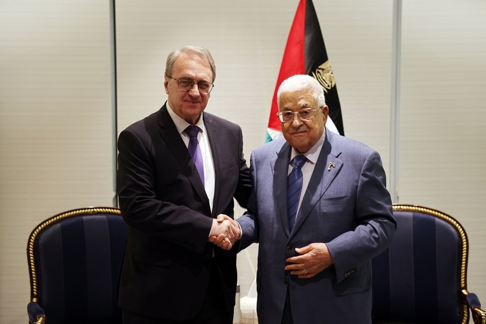 رئيس فلسطين محمود عباس ومبعوث الرئيس الروسي للشرق الأوسط وشمال إفريقيا ميخائيل بوغدانوف
