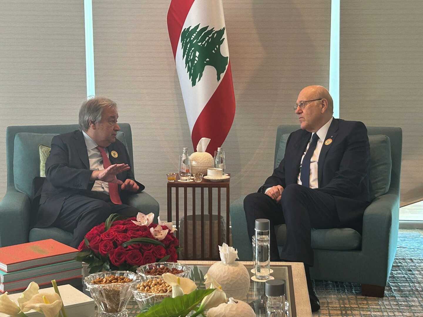 رئيس الوزراء اللبناني نجيب ميقاتي مع الأمين العام للأمم المتحدة أنطونيو غوتيريش، البحرين، 16 مايو 2024.
