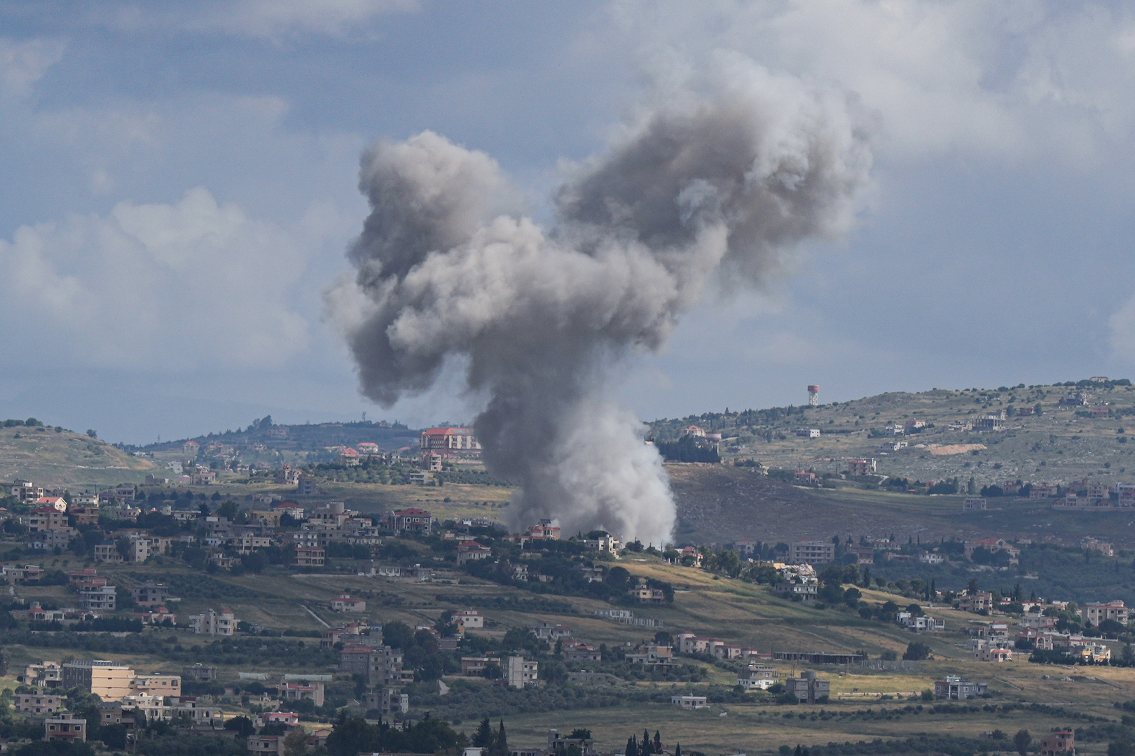 مراسلتنا: قتيلان بغارة إسرائيلية على سيارة جنوب لبنان