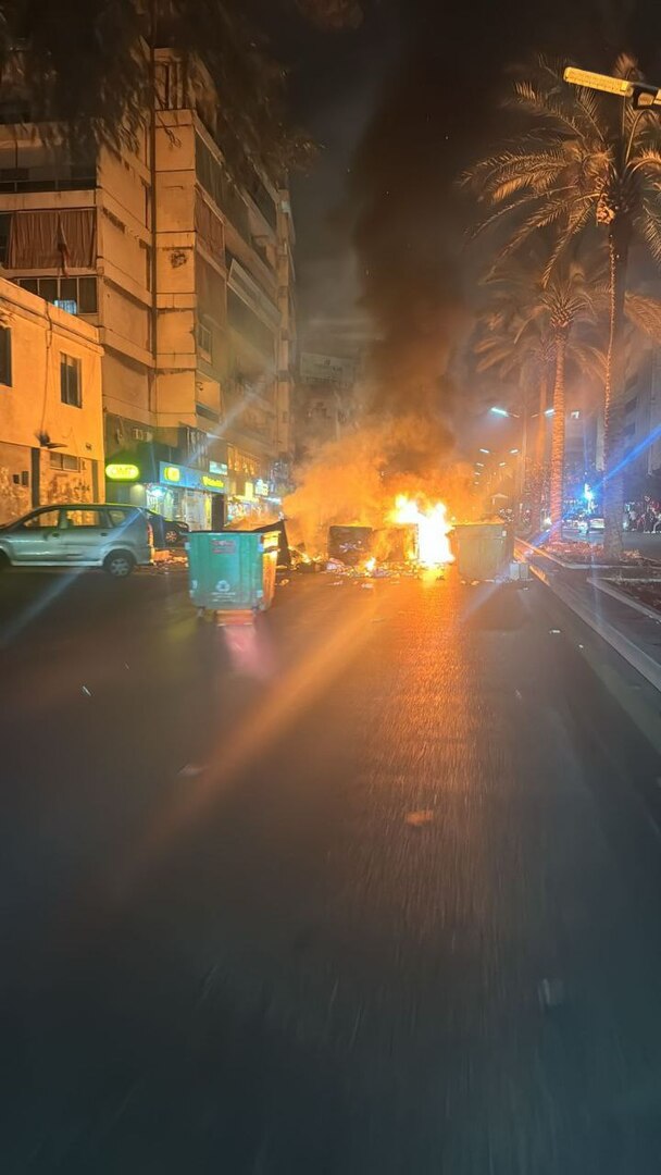 احتجاجات في بيروت على قرار مصادرة الدراجات النارية غير المسجلة (فيديو)