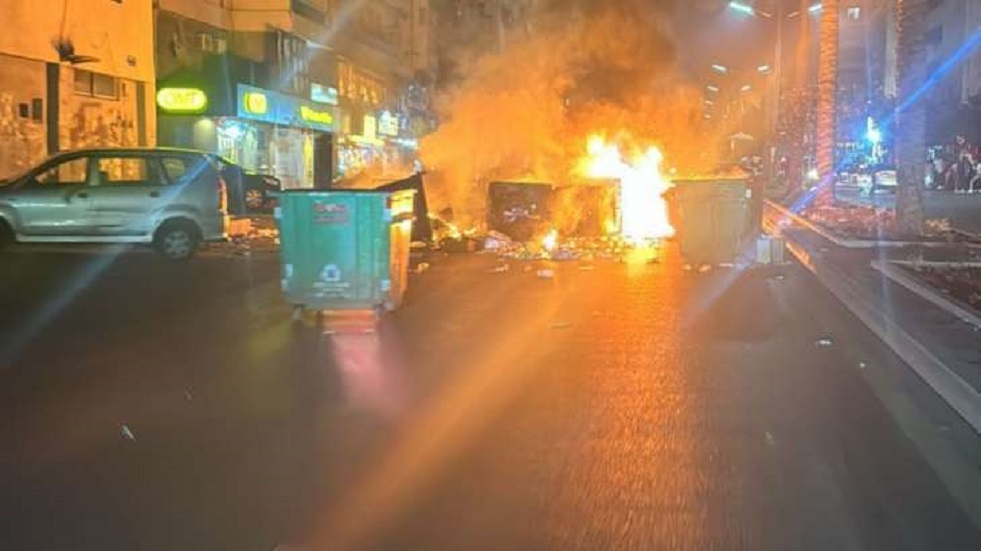 احتجاجات في بيروت على قرار مصادرة الدراجات النارية غير المسجلة (فيديو)