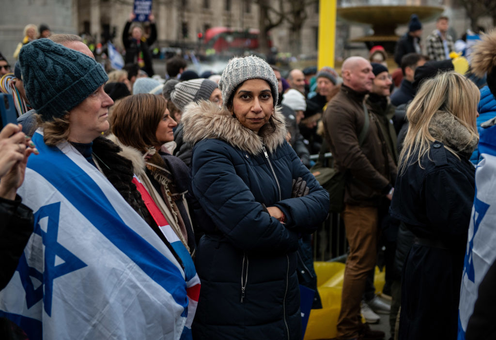 وزيرة الداخلية البريطانية السابقة سويلا برافرمان، تشارك في مسيرة داعمة لإسرائيل، 14 يناير 2024.