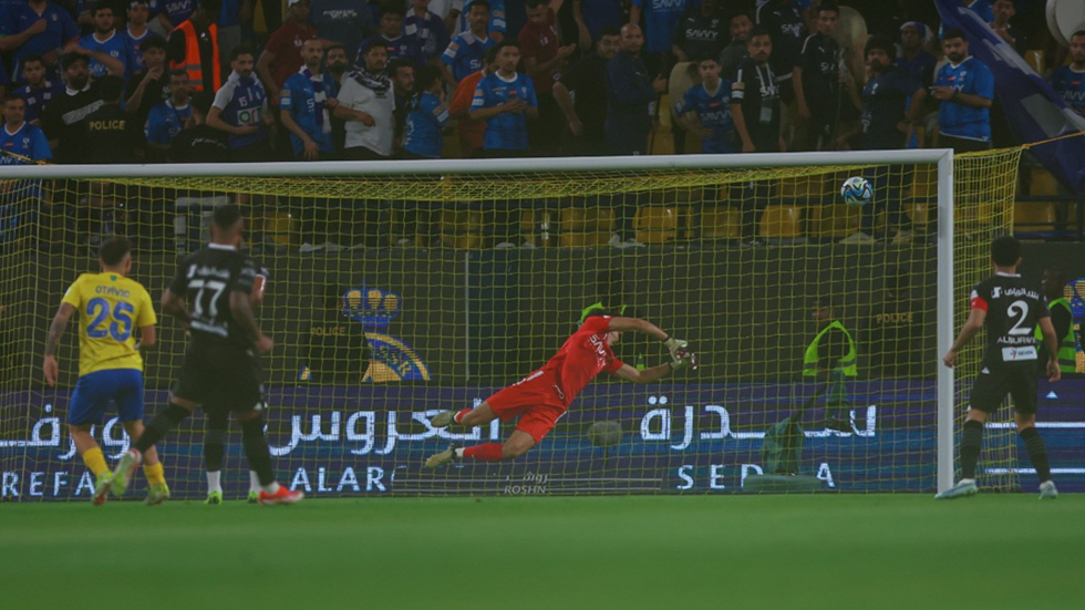 بعد 23 ثانية..  أوتافيو يهز شباك بونو بأسرع هدف في تاريخ مباريات النصر والهلال (فيديو)