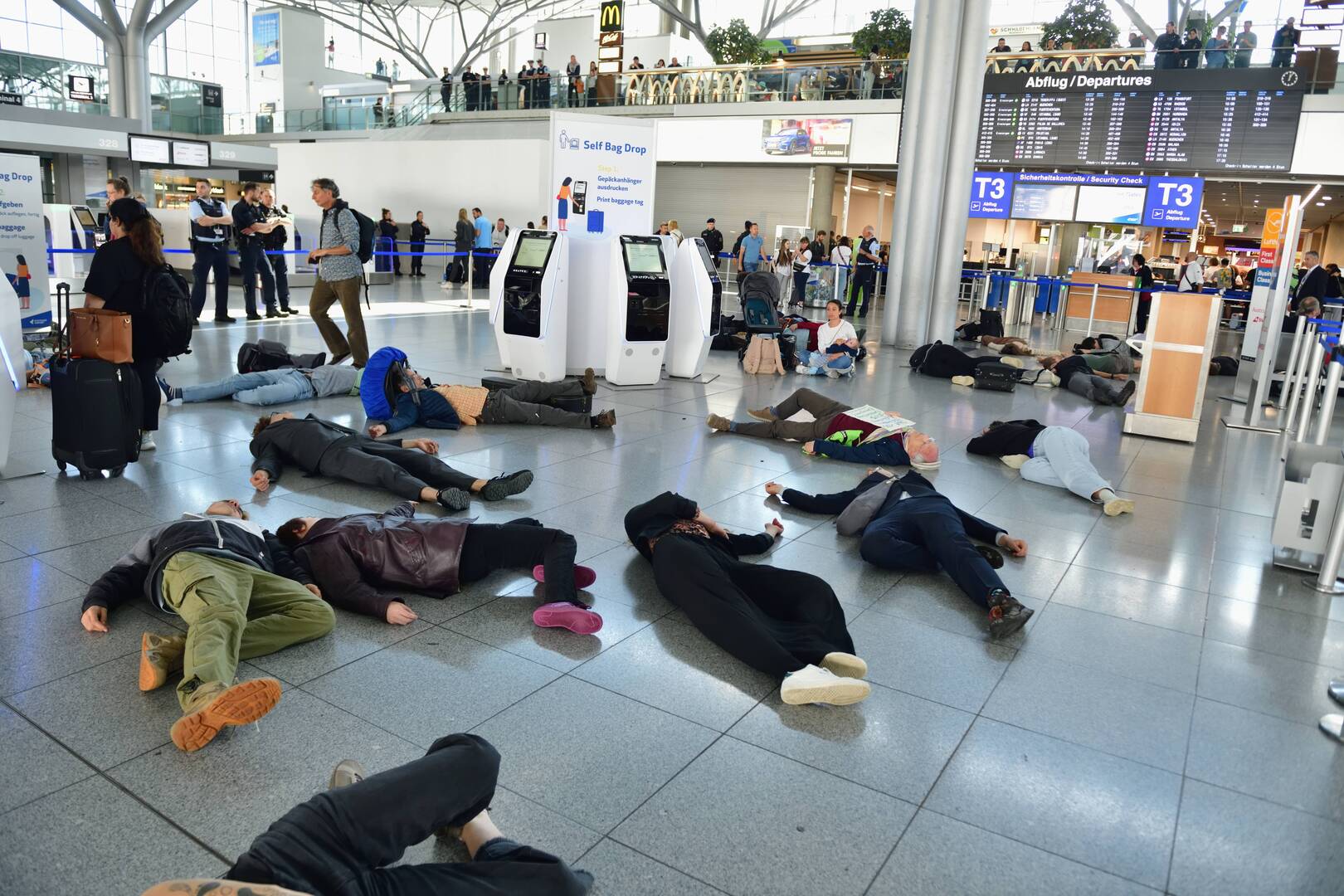 إلغاء عشرات الرحلات في ثاني أكبر مطارات ألمانيا إثر احتجاجات 