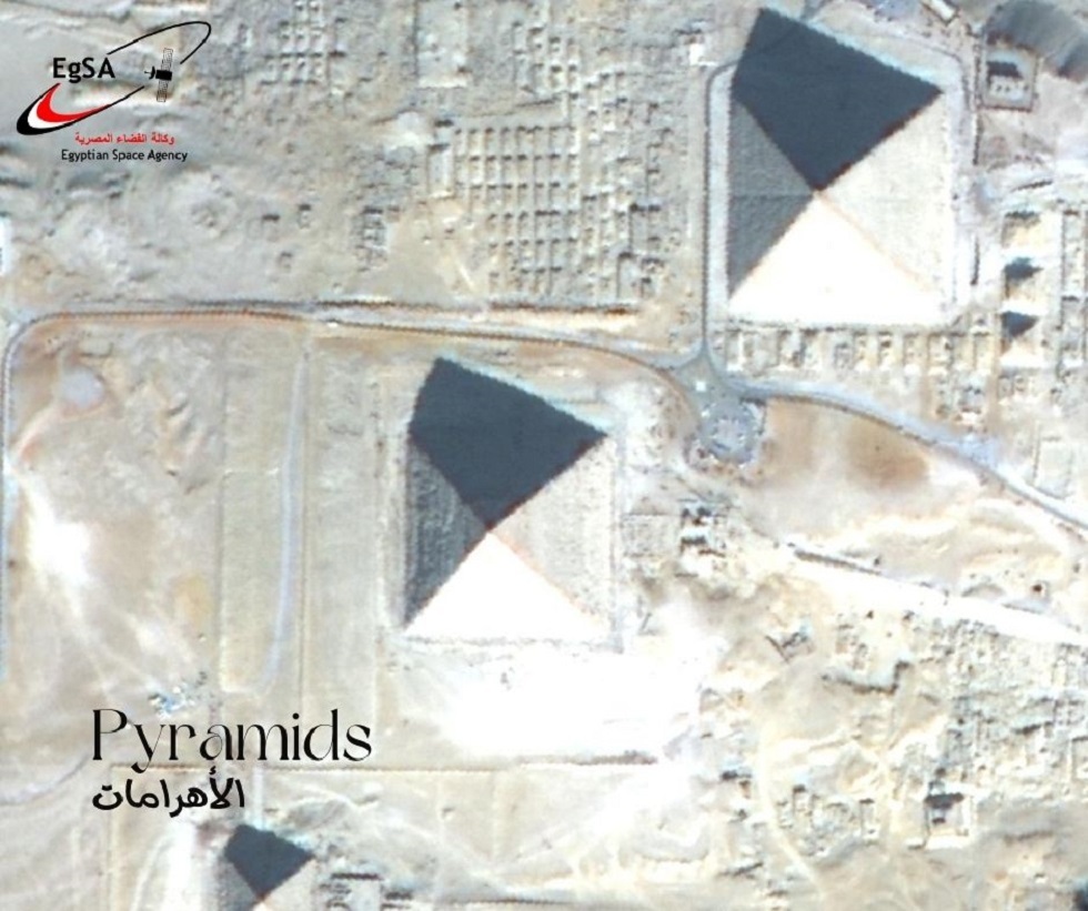وكالة الفضاء المصرية تنشر صورا جديدة للأهرامات وقناة السويس والعاصمة الإدارية من الفضاء