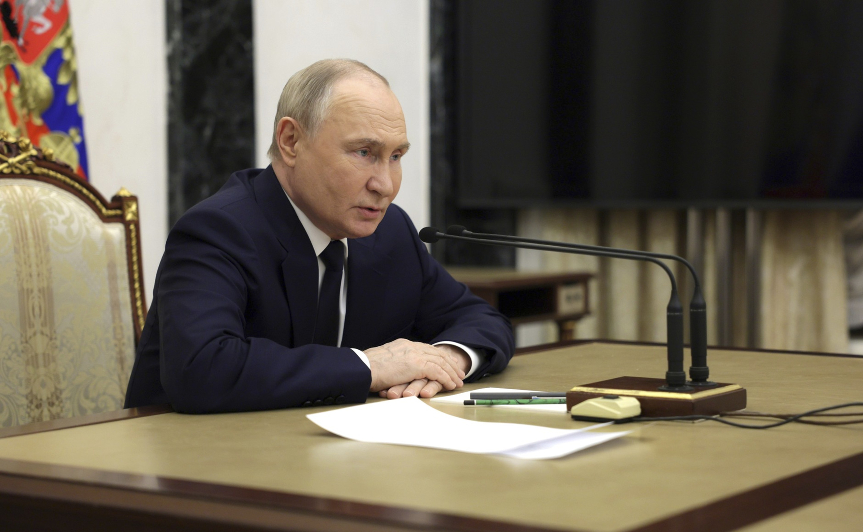 بيسكوف: بوتين يتابع عن كثب الوضع حول حادث مروحية رئيسي